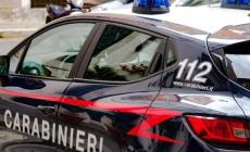 Cade mentre fa surf sul cofano dell'auto: dopo 9 giorni è morto un 18enne