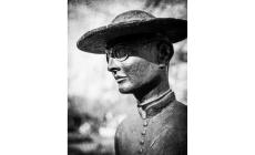 Don Pasquino Borghi, i significati di un monumento: Enzo Crispino espone le sue foto a Bibbiano