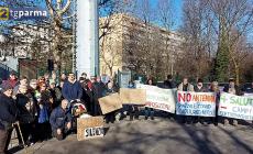 Antenna in largo Visconti, la protesta dei residenti: "Il Comune non risponde" 