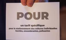 Parigi, passa il sì al referendum per triplicare la tariffa di parcheggio ai Suv