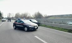 Auto rubata lanciata a folle velocità, inseguita dai carabinieri sulla tangenziale nord.  Poi l'incidente e un militare ferito. Tangenziale riaperta 