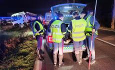 Camion fuori strada a Sanguinaro: morto il conducente, lunghe code sulla via Emilia per alcune ore 