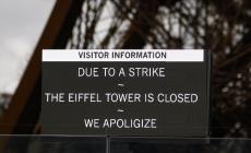 Amara sorpresa per i turisti in coda: torre Eiffel  ancora chiusa per sciopero