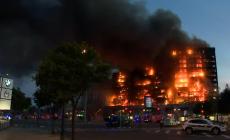 Rogo divora due edifici a Valencia,4 morti e 20 dispersi 