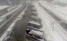 Pullman di studenti bloccato oltre otto ore dalla neve e  dal gelo in autostrada in Austria: nella notte rientro a Sulmona