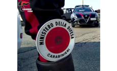 Incontra l'ex moglie con una scusa ma si presenta con un coltello e aggredisce i carabinieri: tunisino in manette 