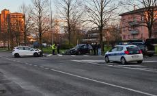 Scontro tra due auto all'incrocio tra via Pizzetti e via Picasso