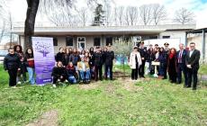 Ambiente e salute. A Parma, un nuovo albero per il Giardino di Luana - foto