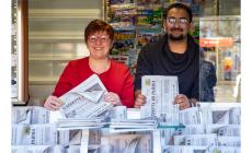 Il coraggio di Amrit, 19 anni. Riapre l'edicola di via Emilia Est