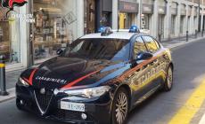 Minaccia e rapina ai danni di un 15enne vicino a scuola: deferiti due coetanei