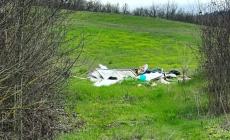 La discarica nell'area verde: maxi multa per i responsabili