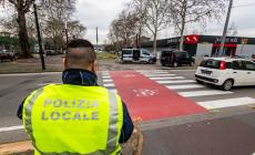 Paura in piazza Caduti del lavoro: ciclista investito da un'auto, non è grave
