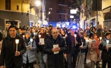 In tanti hanno partecipato alla Via Crucis ricordando i 50 anni della Caritas diocesana
