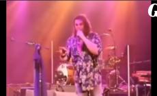 Gianluca  Grignani interrompe il concerto a Novara per "problemi tecnici": proteste - Video