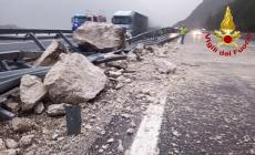 Friuli, cade una frana sull'A23: autostrada chiusa 