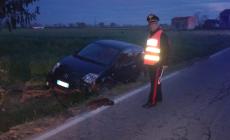 Diolo di Soragna, auto finisce fuori strada e urta un ponticello: ferite lievi per la guidatrice che vive a Zibello
