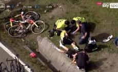 Giro dei Paesi Baschi: bruttissima caduta per  Vingegaard che è stato  portato via in ambulanza. Rischia  il Tour 
