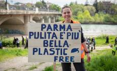 Una marea di studenti e volontati ha ripulito la Parma dalla plastica abbandonata