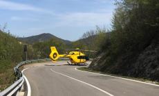 Calestano,  ciclista cade su un sentiero: intervengono l'elicottero del 118 e il soccorso alpino