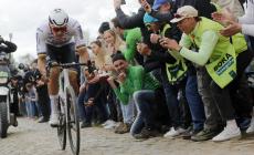 Parigi - Roubaix:  Van der Poel vince in solitaria