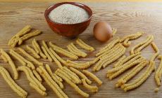 E ora passatelli: si parte da pane secco, formaggio e uova 