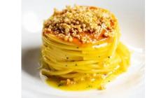 Spaghetto allo zafferano, ricci di mare, quinoa croccante: la ricetta 
