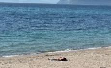 Prove d'estate in Sardegna con 30 gradi nel sud dell'Isola. Tanti in spiaggia sul litorale romano