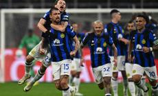 2-1 con finale incandescente: l'Inter vince il derby e conquista lo scudetto. E' la seconda stella