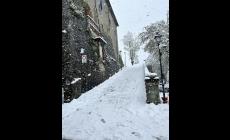 Risveglio "in bianco" in Appennino: mezzi della Provincia in azione, blackout e interventi dei vigili del fuoco - Foto Video 