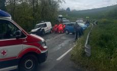 Frontale tra due auto davanti alla Fratta. Due feriti