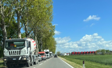 Sfalci e pulizia dei fossi: coda sulla via Emilia