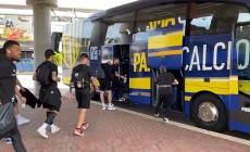 L'arrivo del Parma all'aeroporto di Bari - Video. A Bari 700 tifosi crociati