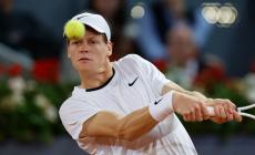 Sinner piega Khachanov e vola ai quarti a Madrid