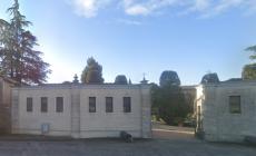 Rubati i fiori da una tomba al cimitero di Soragna 