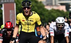 Giro d'Italia: Kooij vince in volata la nona tappa. Pogacar resta in rosa