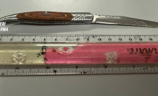 Con in tasca un coltello a serra manico, importuna due ragazze in piazzale della Pace: fermato e denunciato un 26enne