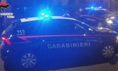 Dalla movida all'incubo: lui prentende di pi&ugrave; che un saluto e le prende il cellulare. In caserma aggredisce i carabinieri. 34enne in carcere