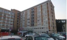 Ragazza denuncia una violenza subita in ospedale e si toglie la vita nel Milanese: fermato un 28enne 