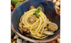 Linguine con latte di mandorla  e vongole: la ricetta 