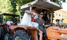 L&rsquo;ultimo giorno di scuola al Bocchialini con la sfilata dei trattori - Video