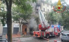 Incendio in un'autofficina a Milano: tre morti (un'intera famiglia) e tre feriti