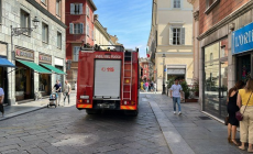 Via Farini,  donna "intrappolata" dentro il vano bancomat e liberata dai vigili del fuoco