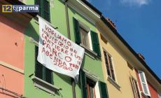 Cantiere di via Corso Corsi, "lenzuolata" di protesta dei residenti - Video 
