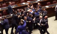 Quella rissa in parlamento è una ferita alla democrazia