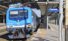 In stazione il «treno azzurro»: nuovi colori per gli Intercity