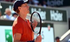 Sinner vince la sua prima partita da numero uno del mondo battendo Griekspoor  agli ottavi del torneo di Halle