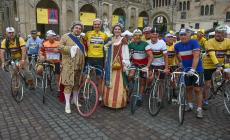  "La Polverosa", centinaia di partecipanti: il passaggio in centro a Parma- Foto