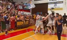 Storica Fulgor, batte Cecina e vola in serie B - (Video): i festeggiamenti al Palapratizzoli - (Video) Coach  Bizzozi: "E per l'anno prossimo ancora spazio ai giovani" - (Video) Capitan Galli: "Una crescita costante del gruppo"