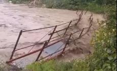 Danneggiata una conduttura: Val Sporzana senza gas. Ozzanello: la furia dell'acqua porta via una passerella - Video 