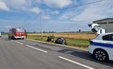 L'auto finisce in un fosso, ferita una ragazza a Trecasali 